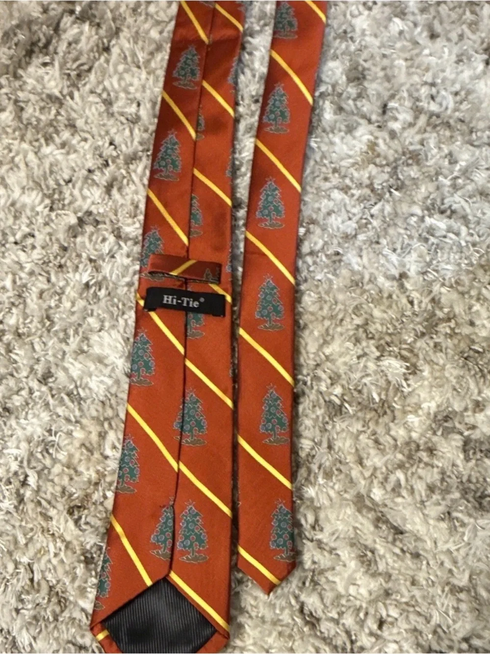 Red Diagonal-Stripe Men's Tie with Green Crest Motif